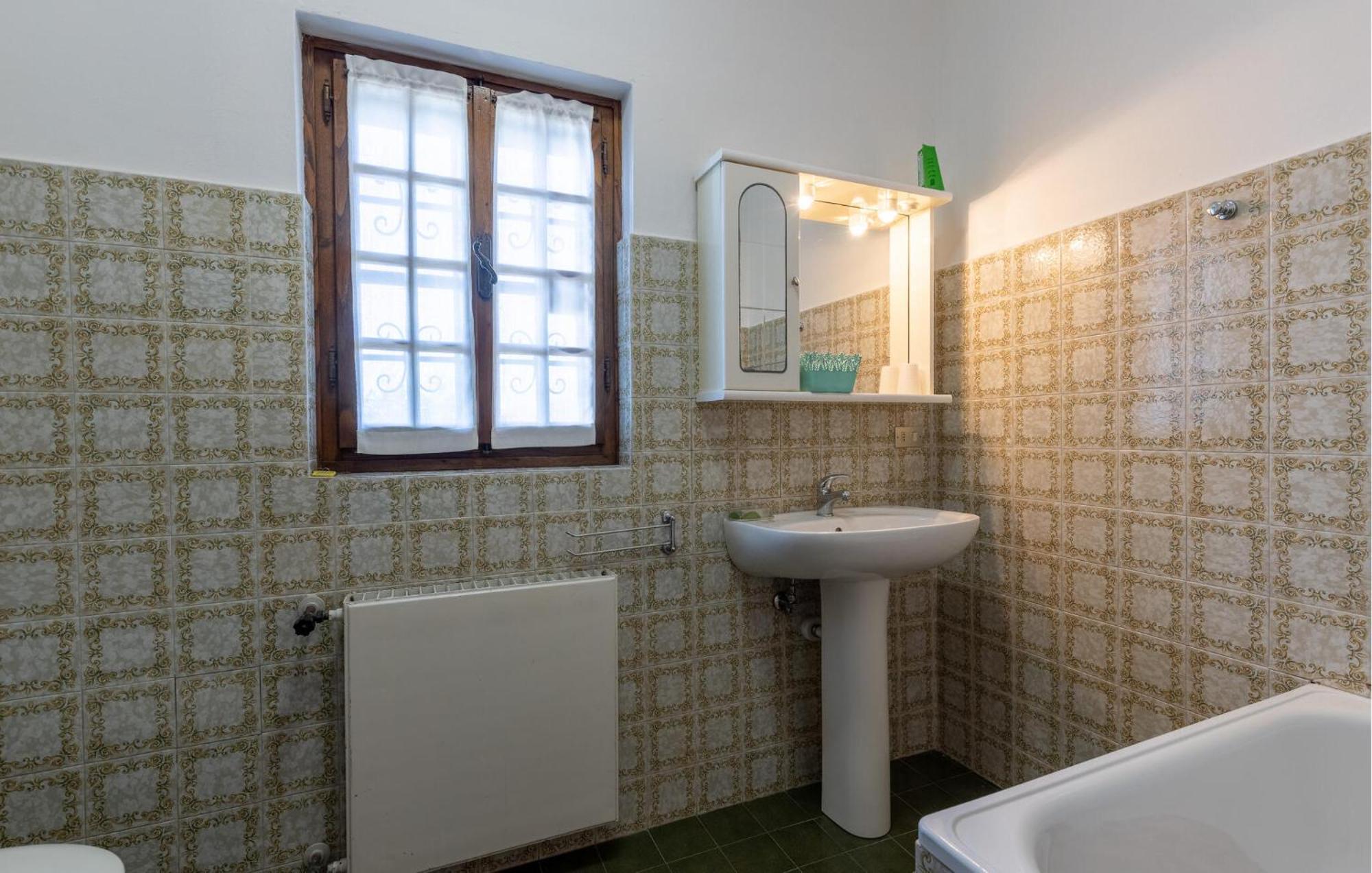 Beautiful Home In Uzzano Pt With Kitchen Exteriör bild